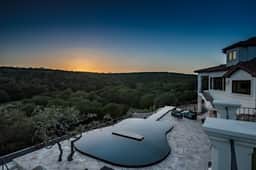 Austin Guitar Pool | 87.5 FT Guitar Pool