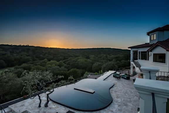 Austin Guitar Pool | 87.5 FT Guitar Pool