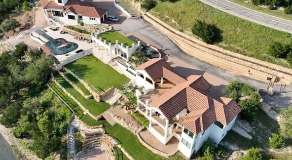 Austin Guitar Pool | 87.5 FT Guitar Pool