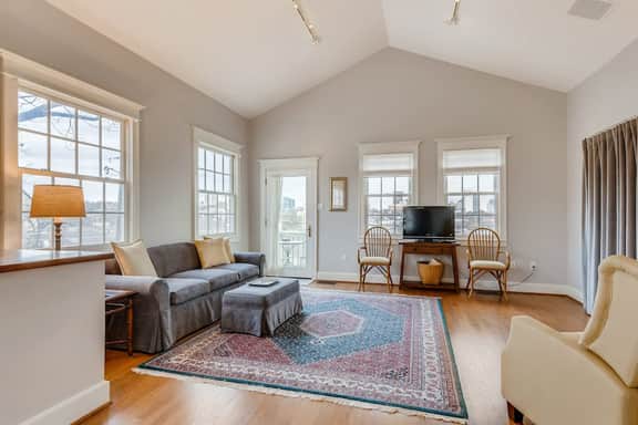 Texas Capitol Loft by PMI Austin Metro