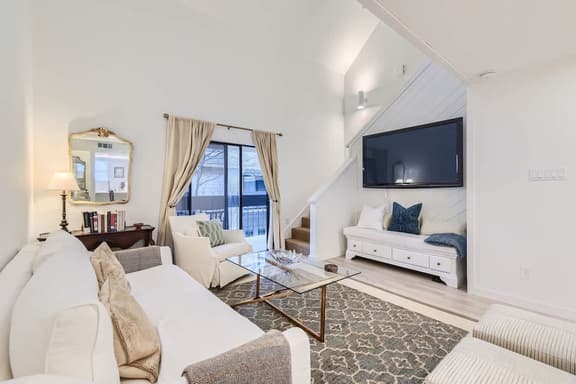 New! 5 mins to Dt | 30 day Rental | Tarrytown!